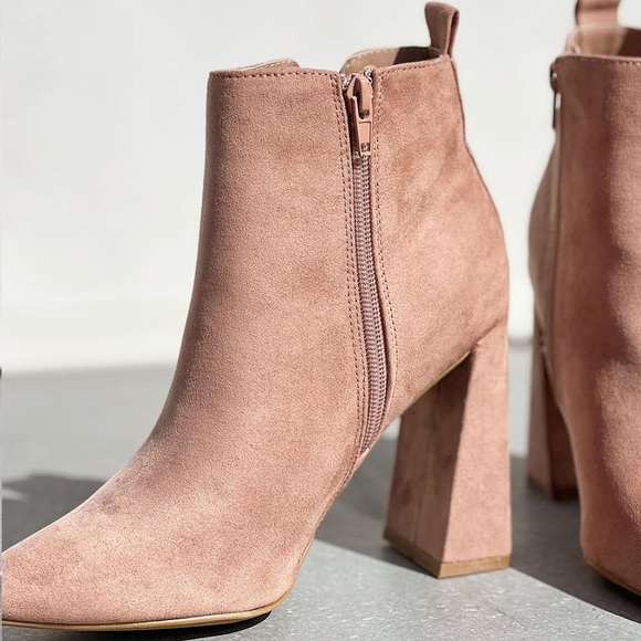 NEW Pointy Toe Geometric Triangle Block Heel
Cutout Side Suede Ankle Bootie Boot - Picture 7 of 13